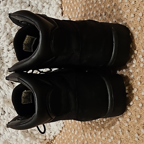 Timberland Boots - Picture 6 of 16